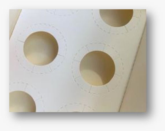 картинка Коробка на 4 капкейка с окном Белая Мелованной картон от магазина KondiShop