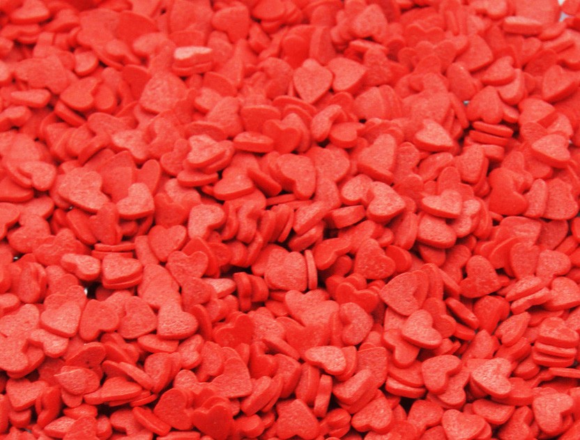 картинка Посыпка сахарная сердечки красные 0,6 см 100 гр от магазина KondiShop