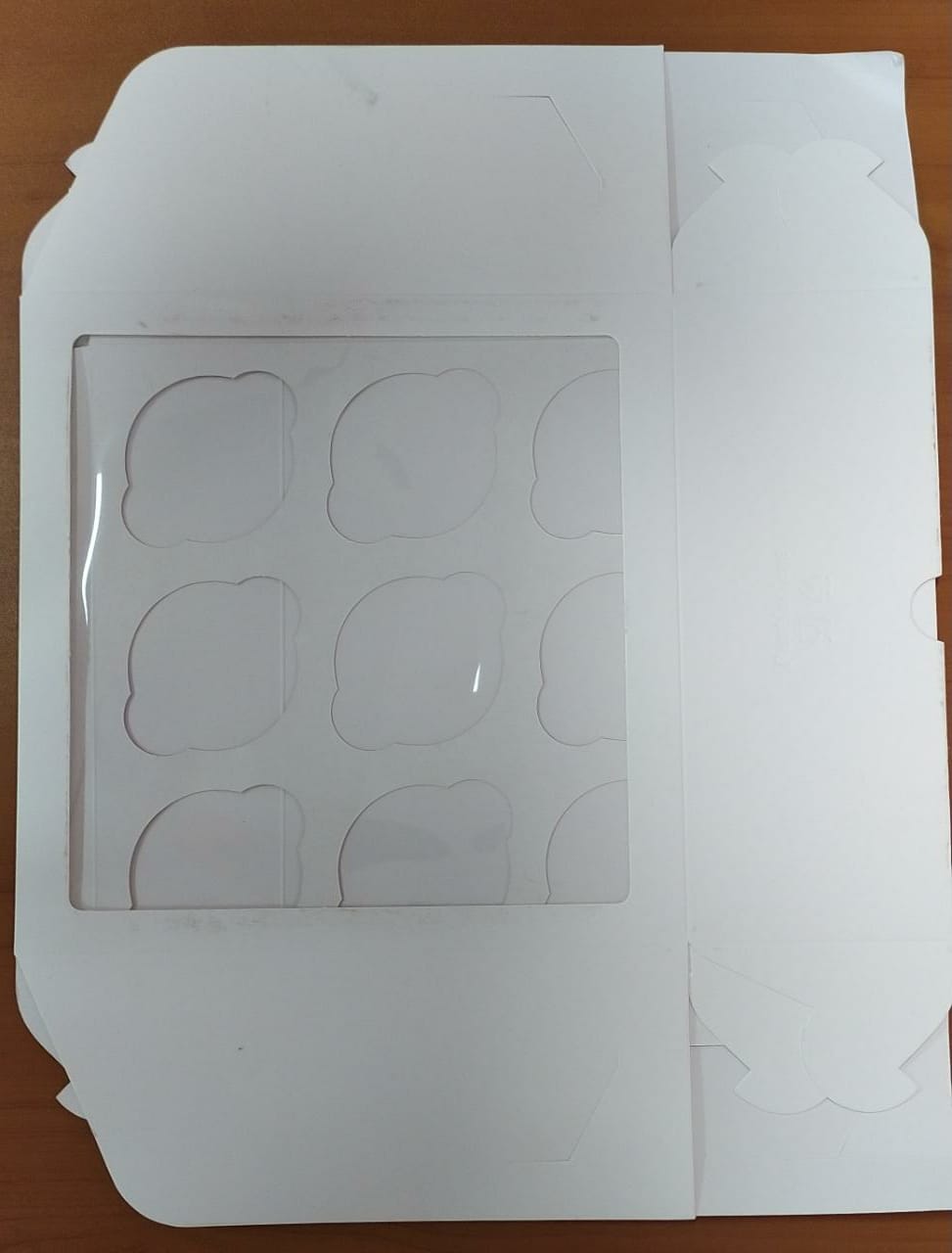 картинка УЦЕНКА Коробка на 9 капкейков с окном белая Патисьер от магазина KondiShop