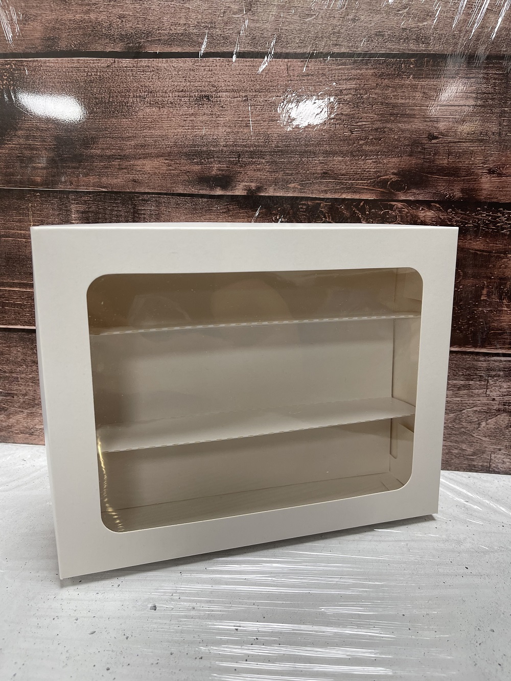 картинка Коробка для 18 макаронс с ложементом, 21/16,5/5,5 белая с окном  от магазина KondiShop