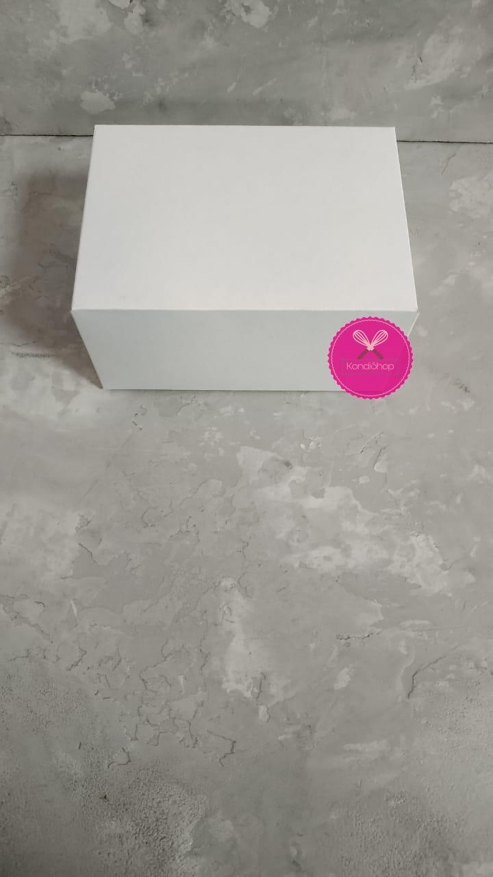 картинка УЦЕНКА Коробка 15см/11см/7,5см белая от магазина KondiShop