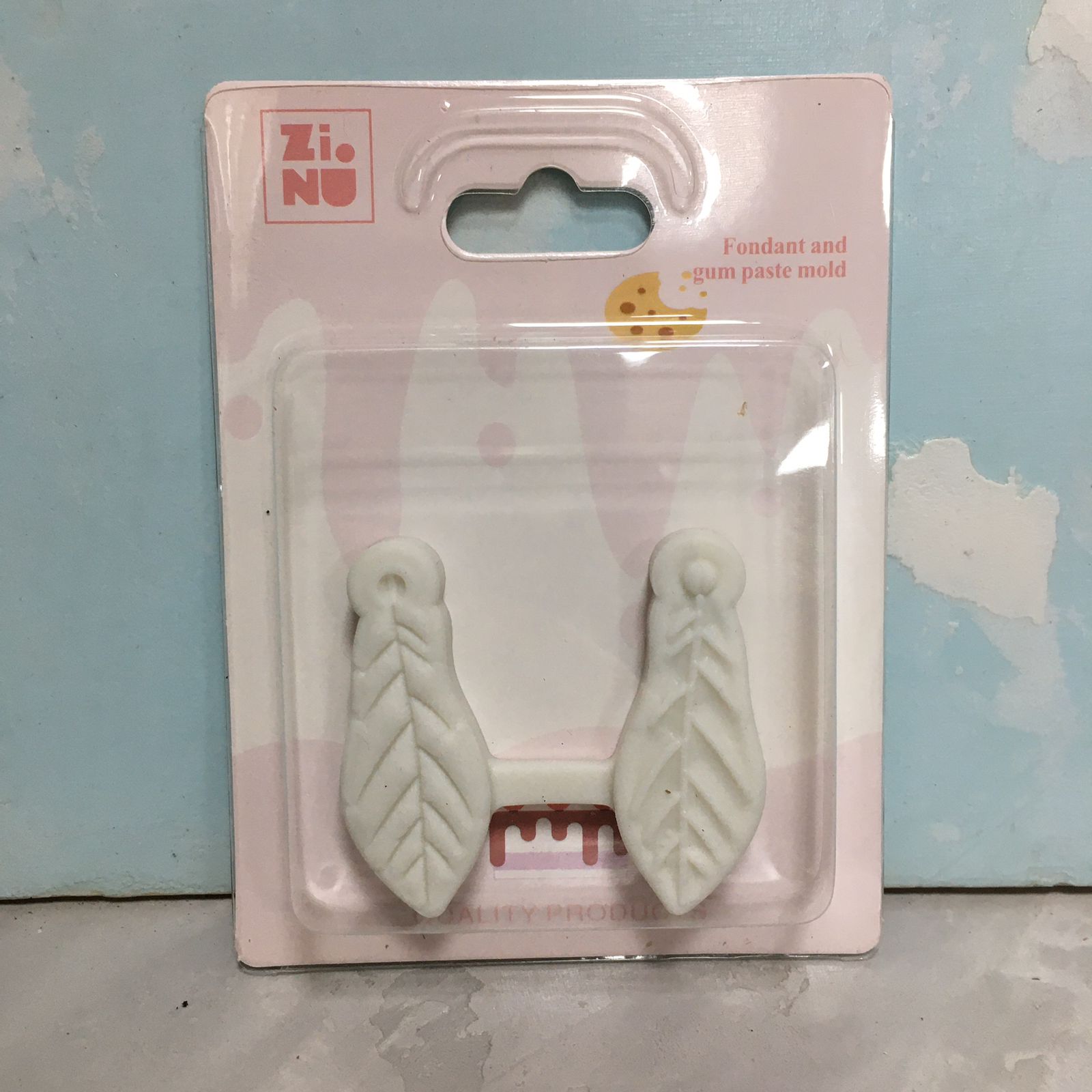 картинка Молд вайнер силиконовый Лист 022, 5,2 см от магазина KondiShop