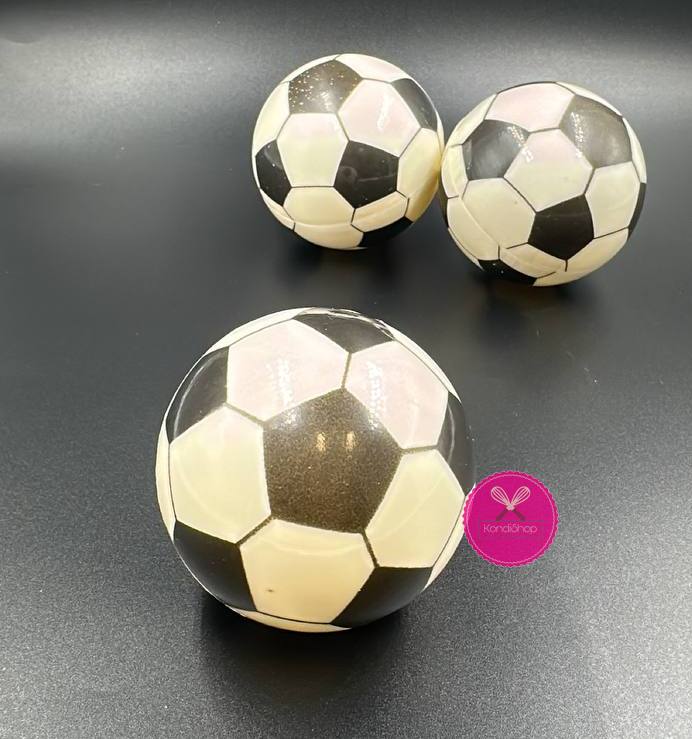 картинка Футбольный мяч из шоколадной глазури 6,5 см от магазина KondiShop