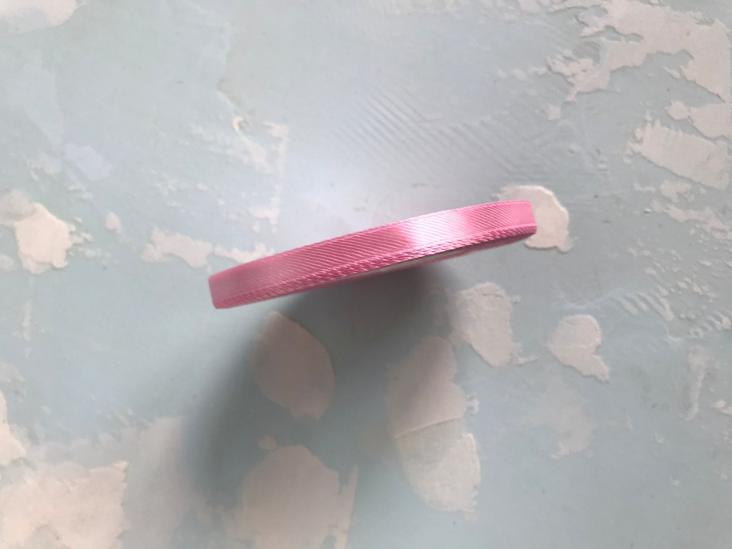 картинка Лента атласная розовая 0,6 см. 25 м от магазина KondiShop