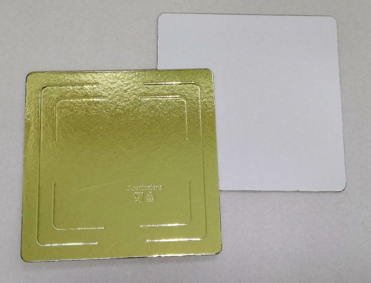 картинка Подложка золото/жемчуг (3,2) 30/30 см усиленная квадрат  от магазина KondiShop