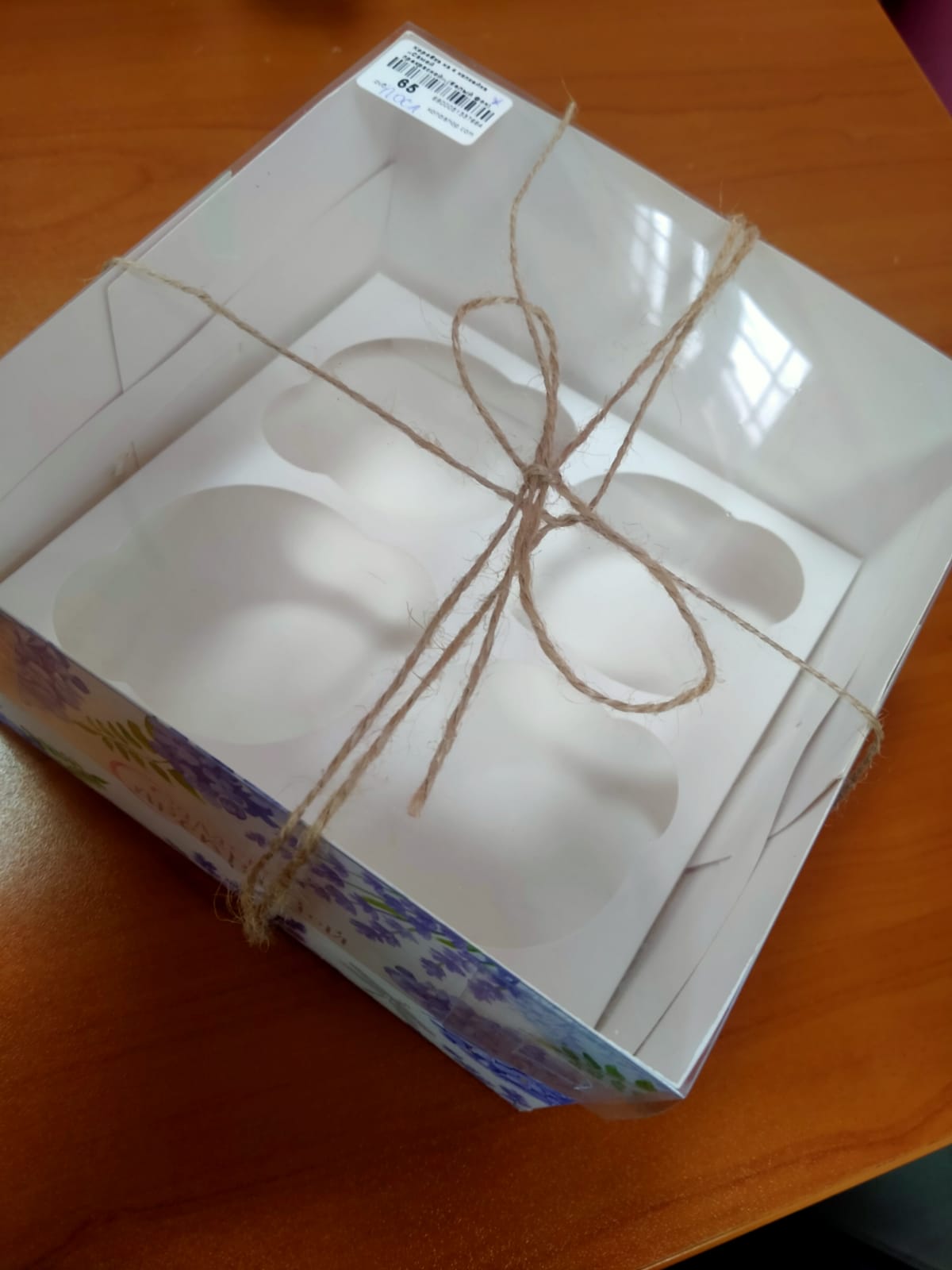 картинка УЦЕНКА Коробка на 4 капкейка «Самой прекрасной»,(белый фон)  от магазина KondiShop
