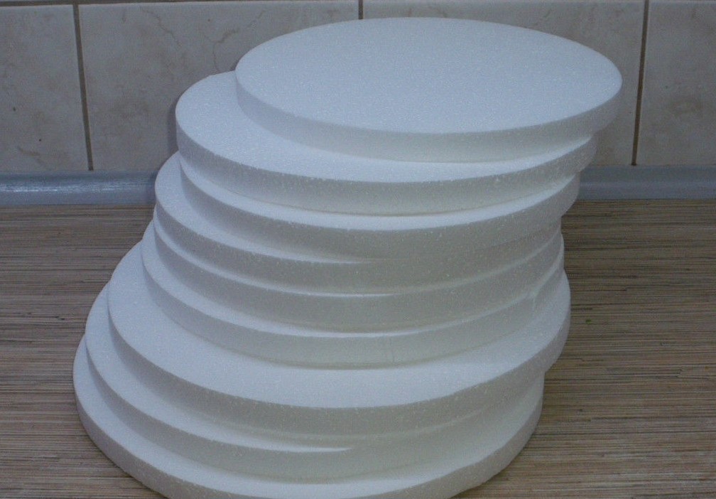 картинка Подложка круглая из пенопласта H 2,5 см, D 28 см от магазина KondiShop