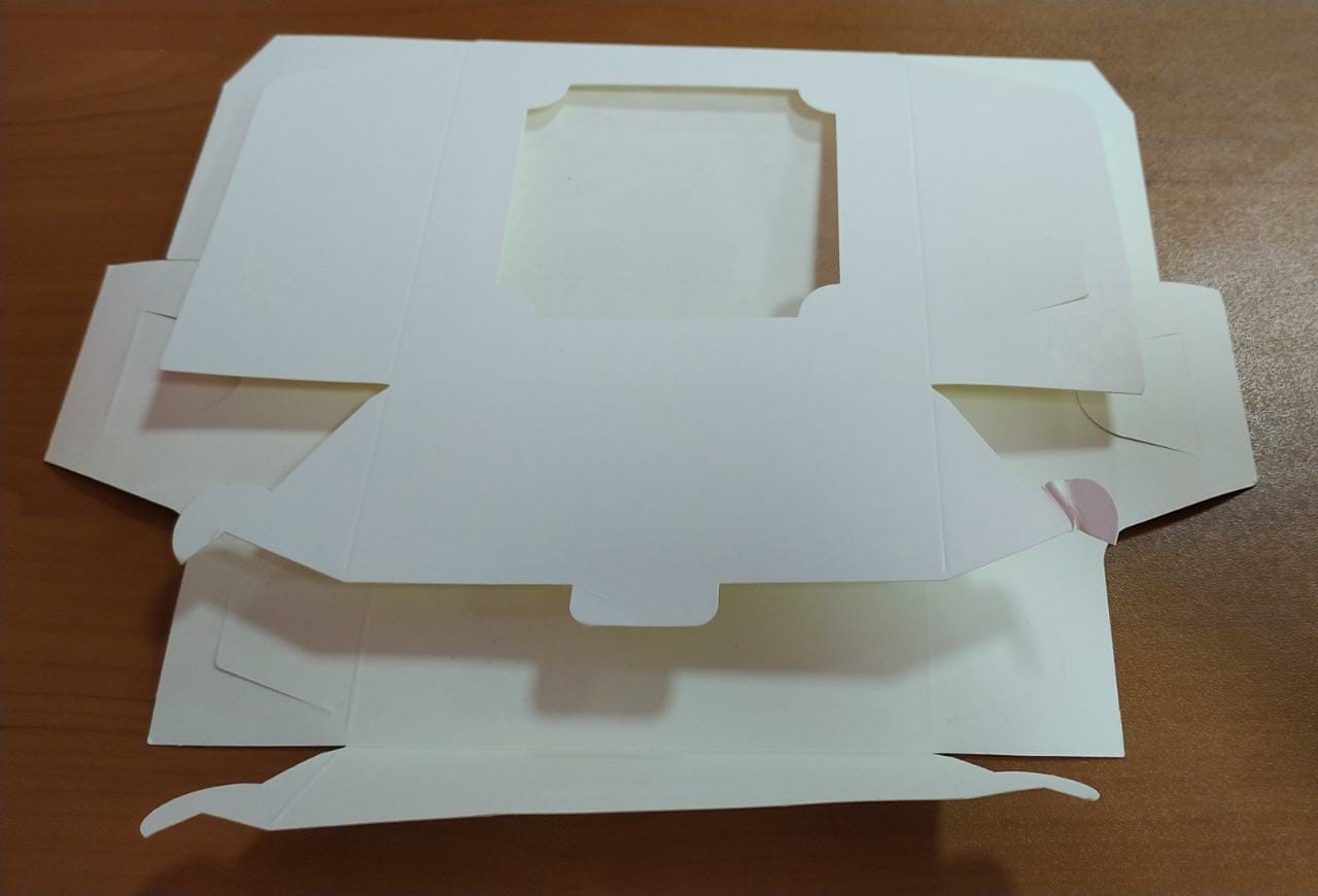 картинка УЦЕНКА Коробка 12/12/8 см с окном, белая,  для бенто-торта, зефира от магазина KondiShop