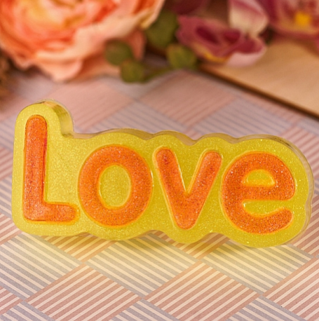 картинка Форма пластиковая "Love" (надпись) (для шоколада) от магазина KondiShop
