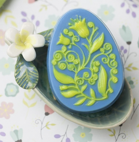 картинка Форма пластиковая  Яйцо цветы (для шоколада, мастики) от магазина KondiShop