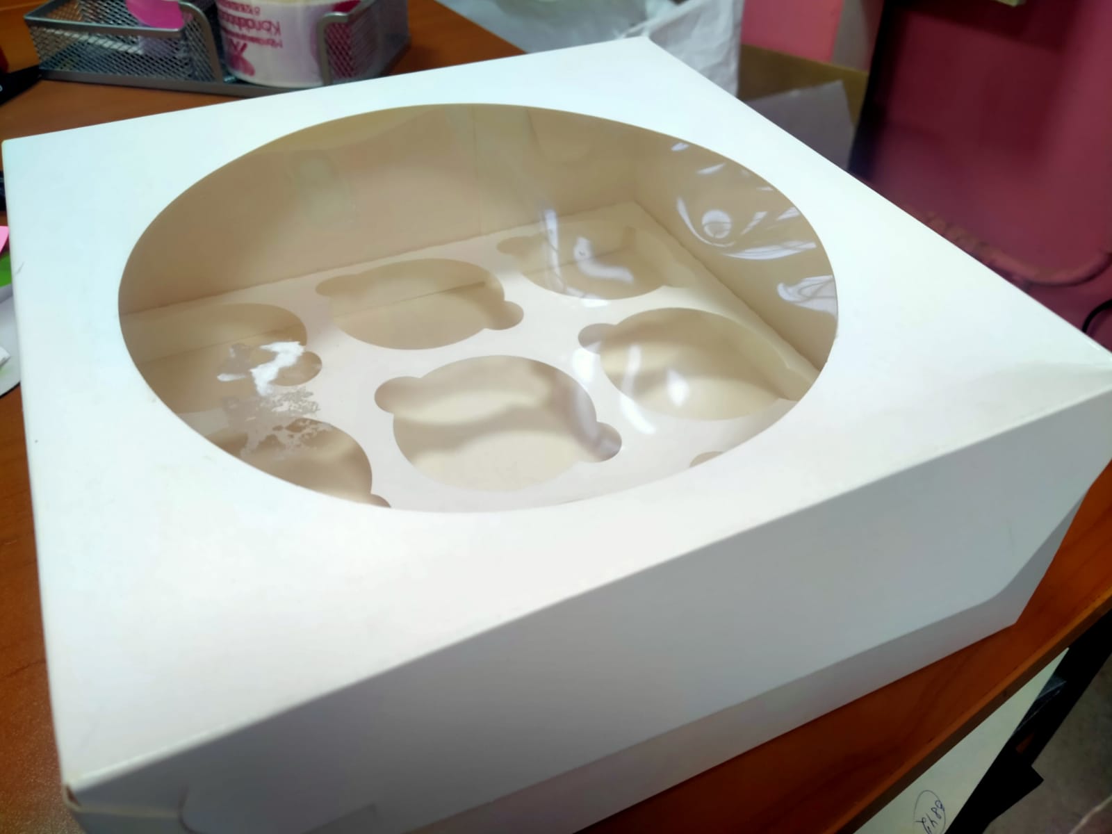 картинка УЦЕНКА Коробка на 9 капкейков с окном. Белая. Мелованный картон.  от магазина KondiShop
