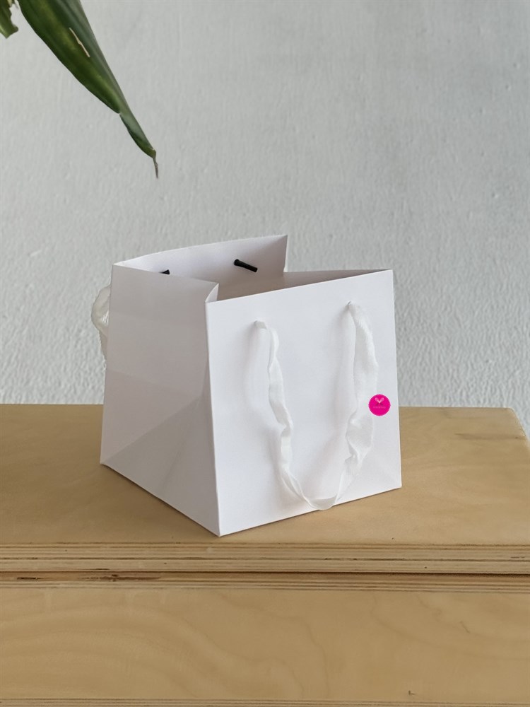 картинка Пакет 30/30/30  с ручками Белый подарочный от магазина KondiShop