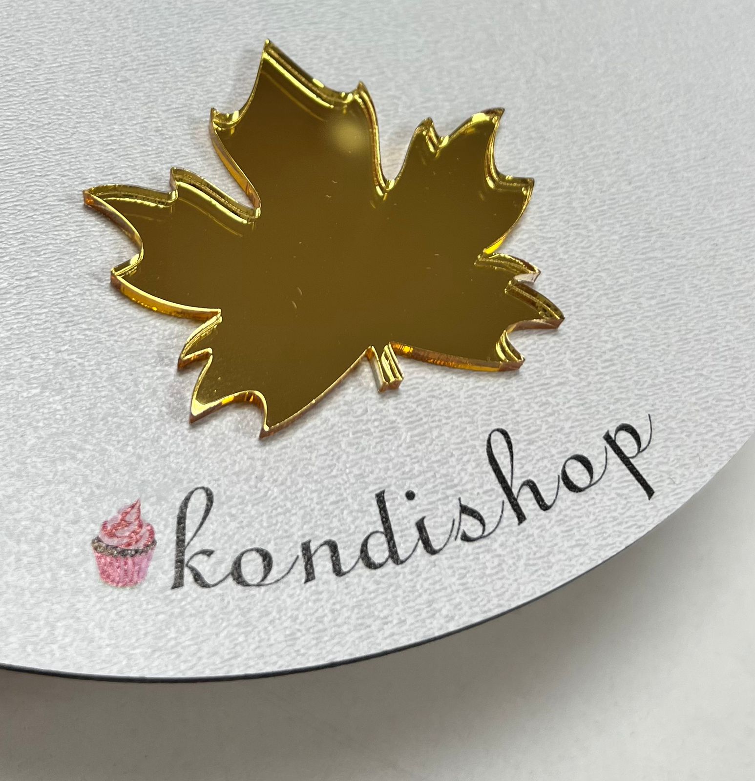 картинка Кленовый лист из акрила золото от магазина KondiShop